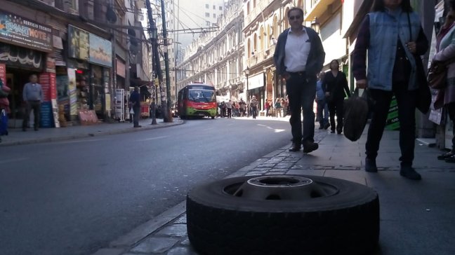 Mujer fue impactada por rueda que se desprendió de un bus en Valparaíso