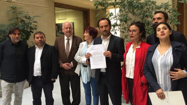 Aborto: Diputados comunistas presentaron demanda contra TC por objeción de conciencia