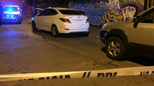 Un adolescente y un adulto detenidos tras intentar evadir control policial