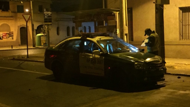 Vehículo policial protagonizó accidente de tránsito en el centro de Santiago