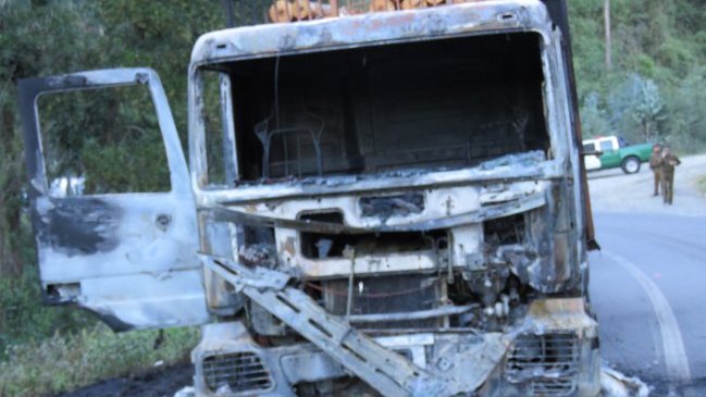 Desconocidos quemaron un camión en la provincia de Arauco