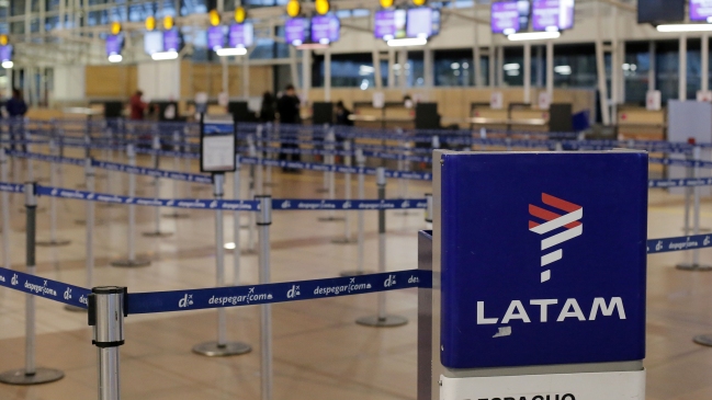 Diputados del Frente Amplio respaldaron a tripulantes de Latam en huelga