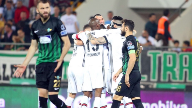 Gary Medel fue titular en Besiktas que alcanzó la cima de la liga turca