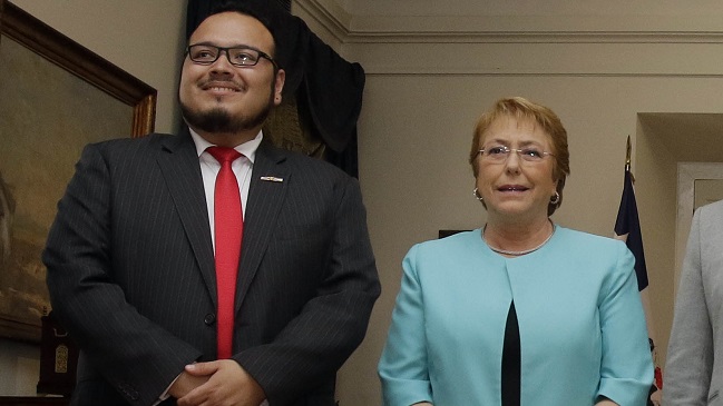 Chileno quedó cesante un año después de ser elegido como el 