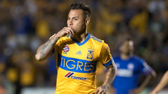 Eduardo Vargas anotó y Enzo Roco salió lesionado en empate de Tigres ante Cruz Azul