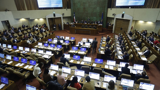 Físico chileno creó sistema para reemplazar a los políticos con inteligencia artificial