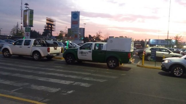 Robo en tienda deportiva de mall de Peñalolén terminó en tiroteo