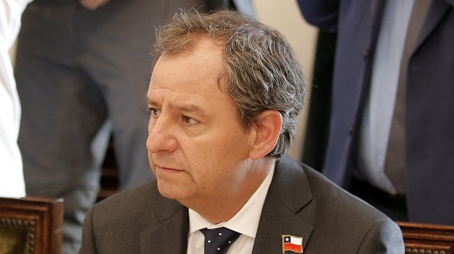 Ministro: Entidades con lucro pueden involucrarse en educación por responsabilidad social