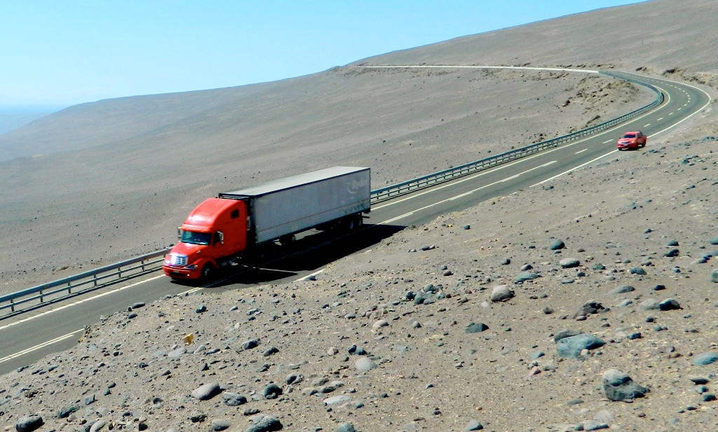 Un fallecido y dos heridos leves dejó colisión en Cuesta de Chiza en la región de Tarapacá