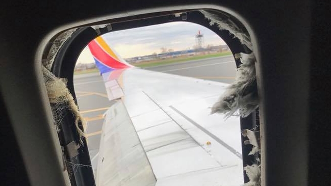 Pasajera murió por la explosión de una turbina de avión