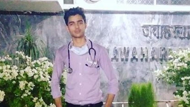 Hombre fue arrestado por hacerse pasar por médico en India