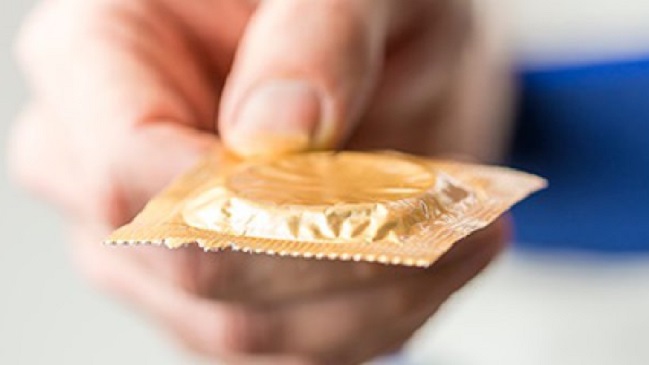 Condenan a peluquero que intentó infectar deliberadamente con VIH a diez hombres