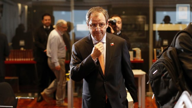 Renovación Nacional pide al ministro Varela 