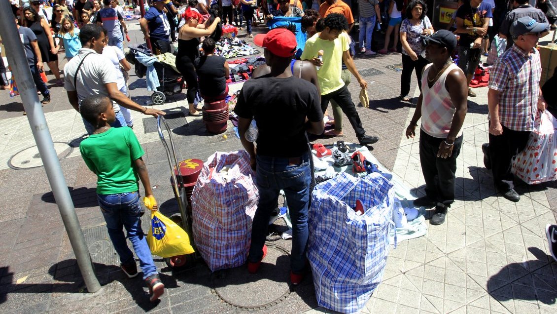 Polémica generó remate de artículos decomisados a comerciantes ambulantes