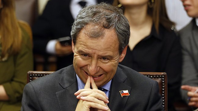 Ministro Varela hace mea culpa tras frase sobre condones: 