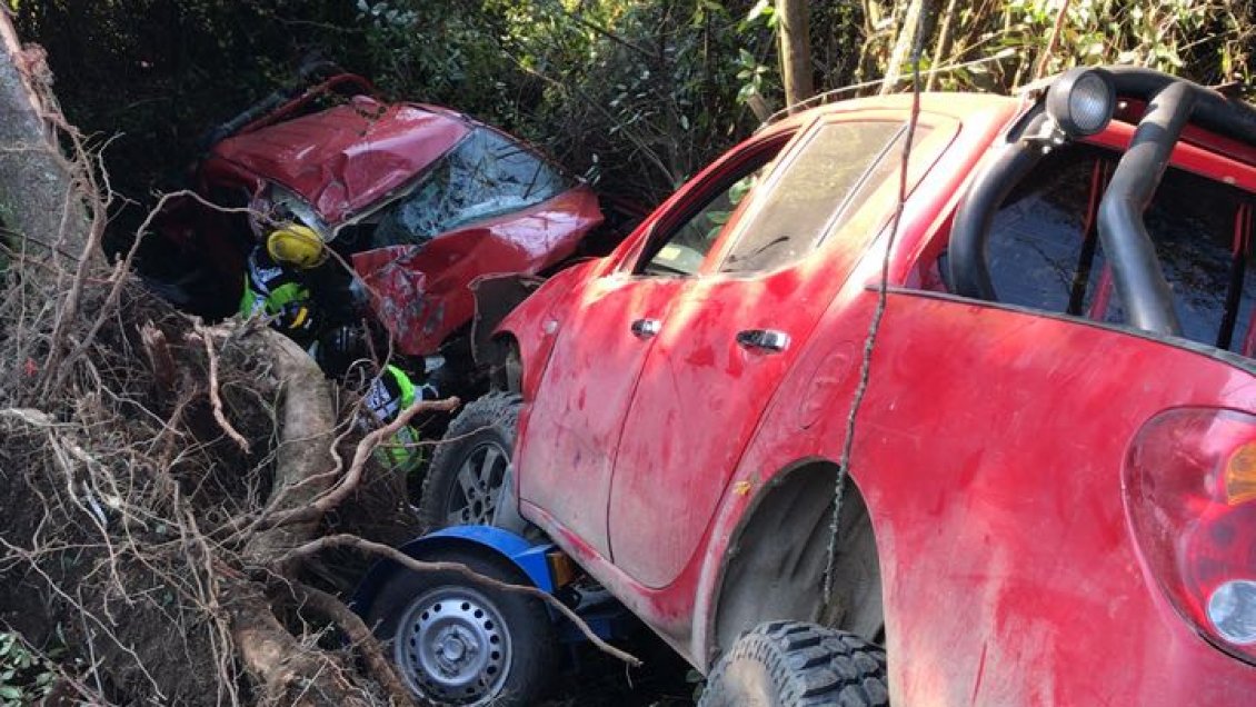 Los Ríos: Camionetas cayeron a quebrada de 15 metros