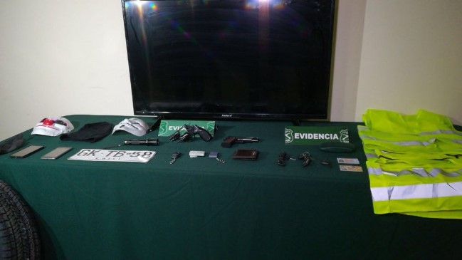 Tres detenidos tras robo de vehículo en Maipú: Víctima fue intimidada con electroshock