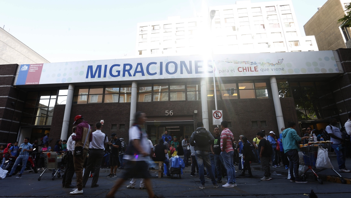 Canciller confirmó que ya no se aplicará consulta sobre color de piel en trámites migratorios