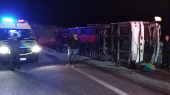 Volcamiento de bus en Huara dejó varios heridos
