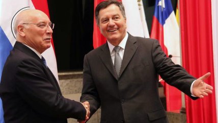   Ministro Ampuero se reunió con el canciller de Paraguay 