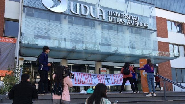 Estudiantes se organizan ante informes que comprobarían lucro del grupo Laureate