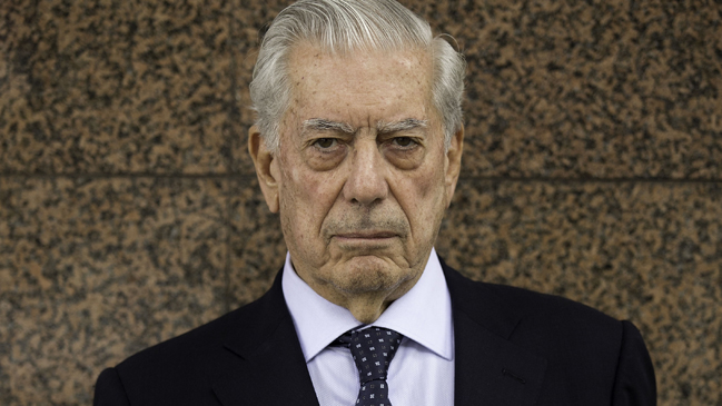  Vargas Llosa: No quiero una sociedad en que las pantallas derroten los libros  