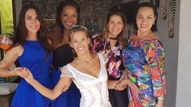 Amigas de Claudia Schmitd entregaron detalles de su matrimonio secreto