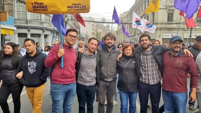 Jorge Sharp y diputado Diego Ibáñez marcharon contra las AFP en Valparaíso