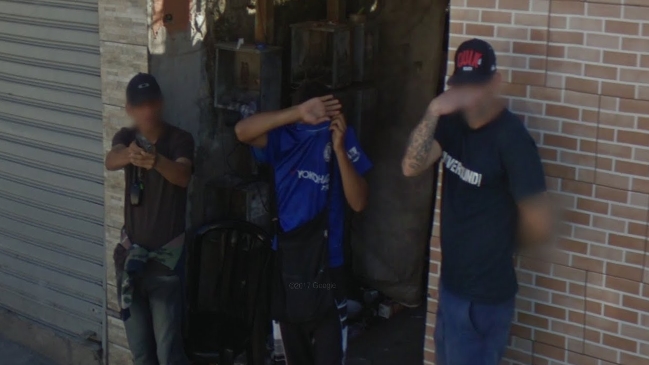 Hombre apuntando con arma a auto de Google causó impacto en Brasil
