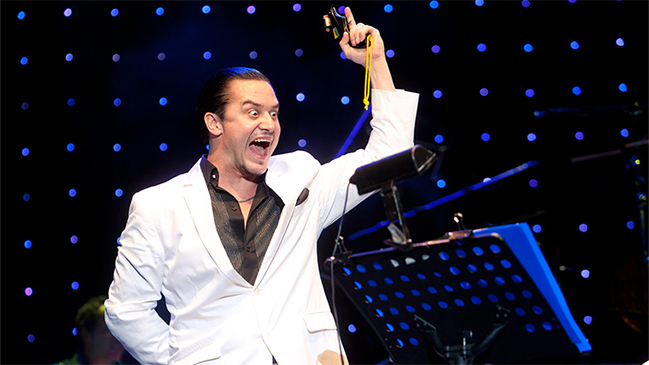 Mike Patton volverá a Chile con Mondo Cane