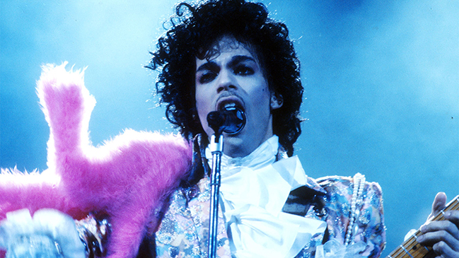 Familia de Prince demandó a hospital que lo trató una semana antes de morir