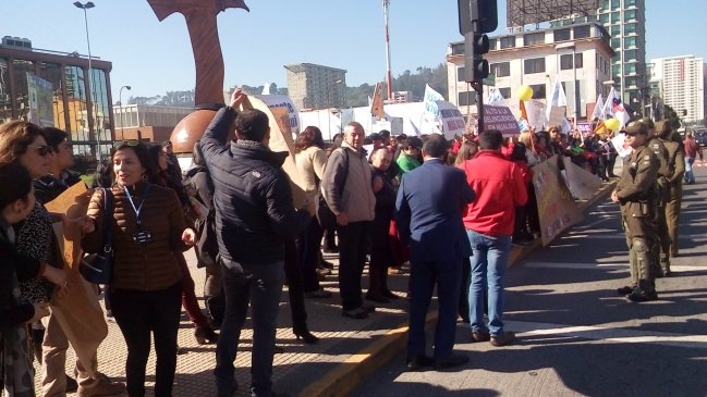 Vecinos de Hualqui protestan tras rencilla que dejó dos muertos en Cesfam