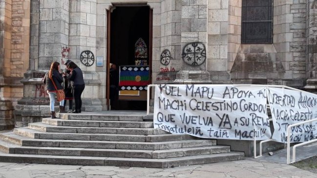 Argentina: Comuneros protestaron en catedral de Bariloche en apoyo a Celestino Córdova