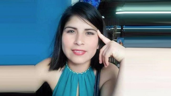 Perú: Sujeto lanzó gasolina y prendió fuego a mujer arriba de una micro