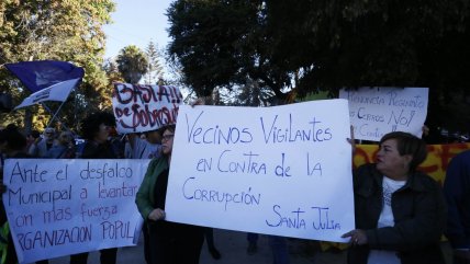 Vecinos de Viña del Mar protestan durante la cuenta pública de la alcaldesa Reginato