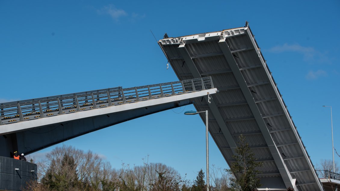 Puente Cau Cau estará operativo en cuatro meses de manera provisoria