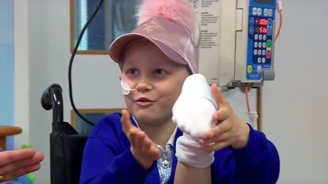 Médicos amputaron la pierna de una niña con cáncer y se la colocaron al revés