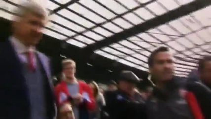 Así fue el reencuentro de Alexis y Wenger en Old Trafford