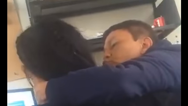 Alumna grabó el momento en que profesor la acosaba