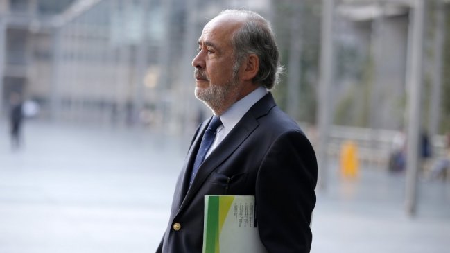 Prisión preventiva para el jefe de finanzas de Carabineros, Iván Whipple, por fraude en Carabineros