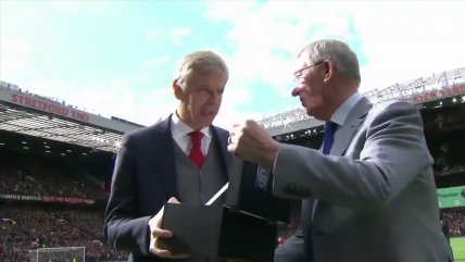 Sir Alex Ferguson homenajeó a Arsene Wenger en Old Trafford