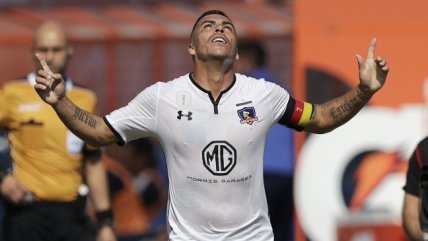 Esteban Paredes de penal aumentó la ventaja de Colo Colo sobre Delfín en un gol histórico