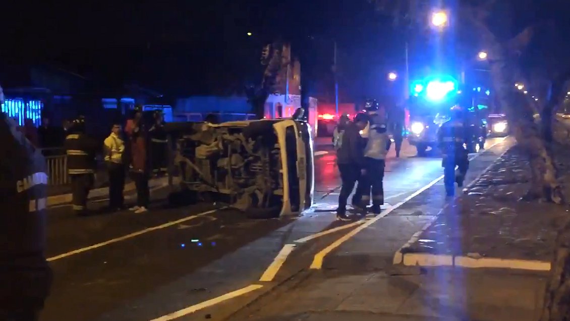 Delincuentes chocaron contra un furgón y dejaron a cinco personas heridas