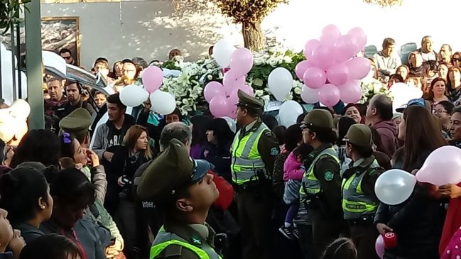 Con globos rosados despidieron a la pequeña Ámbar en Los Andes
