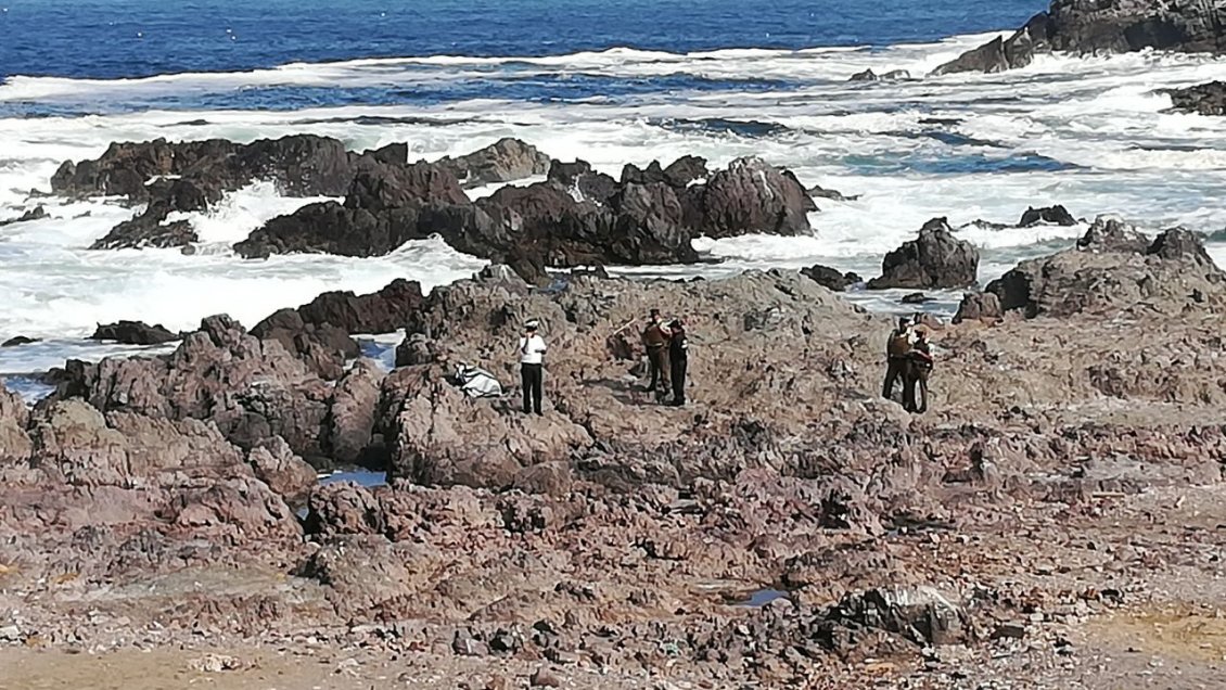 Hallan cuerpo masculino en rocas del borde costero norte de Antofagasta