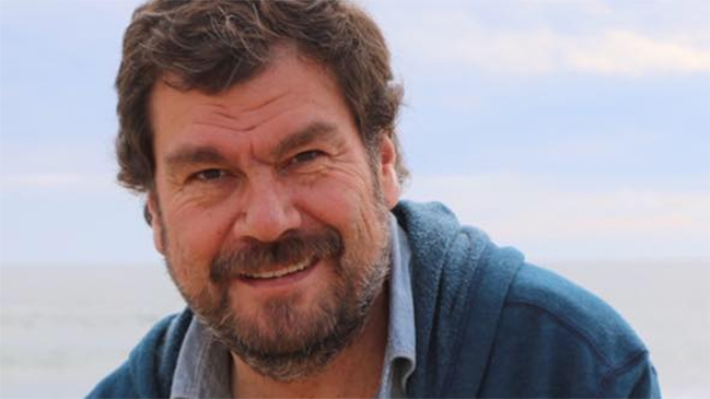 Corporación de Directores y Guionistas suspendió a Herval Abreu por denuncias de acoso sexual