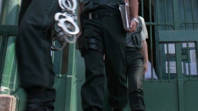 Temuco: Gendarmes denuncian presencia de cucarachas en su comida