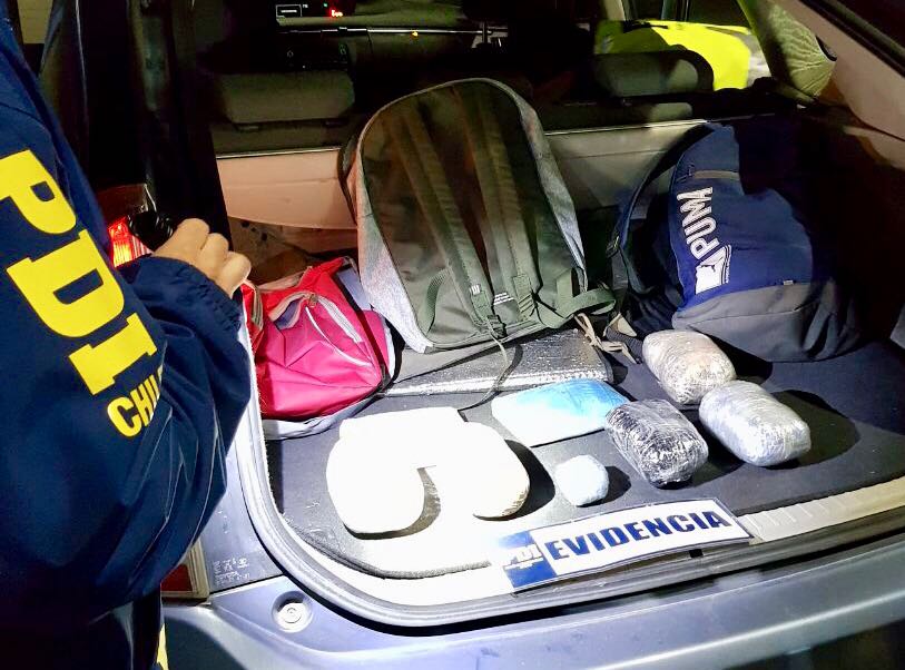 Los Ríos: Detienen a tres sujetos que llevaban drogas en maletero de vehículo