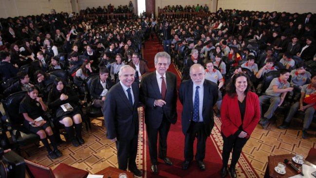 Presidente de la Corte Suprema se abre a la 