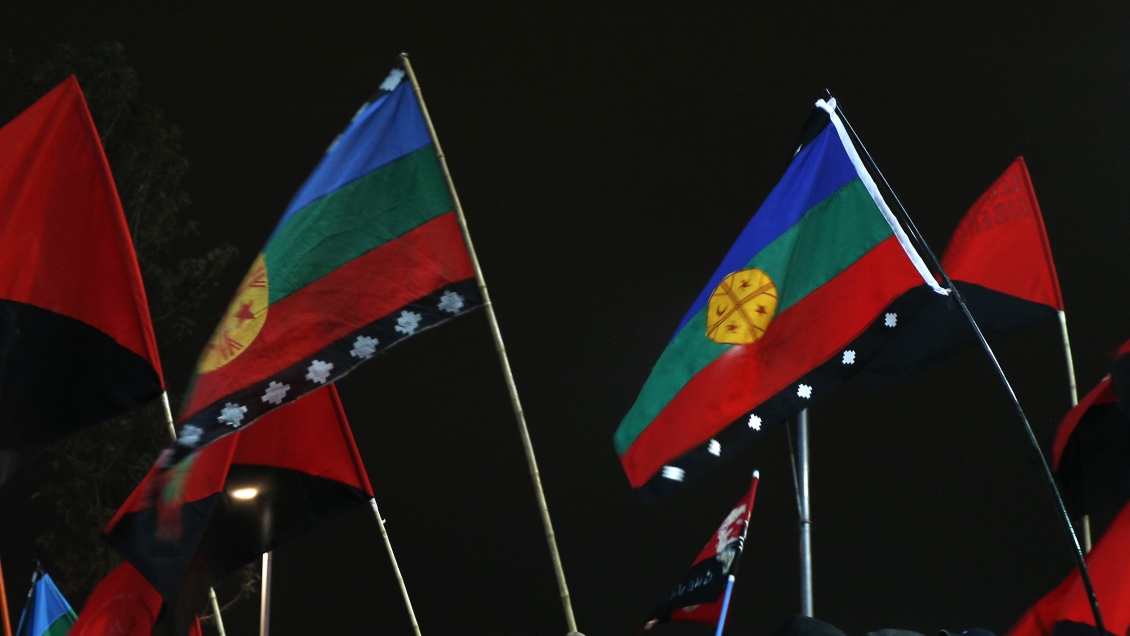 Denuncian que Carabineros obligó a desnudarse a niños mapuche en control policial